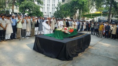 জাতীয় প্রেস ক্লাবে গাফ্‌ফার চৌধুরীর জানাজা অনুষ্ঠিত