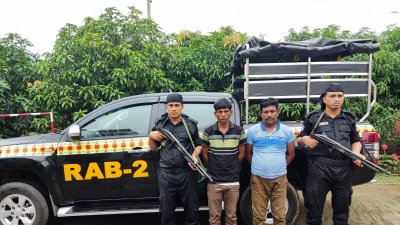র‌্যাবের হাতে গ্রেফতার মোহাম্মদ মাউল আলী ও আব্দুল হাকিম