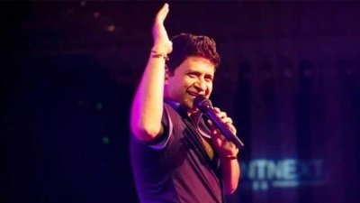 ‘মনে হচ্ছে এখানেই মরে যাই’: শেষমঞ্চে দাঁড়িয়ে বললেন কেকে (ভিডিও)