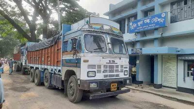 ভারত থেকে আসা গমের ট্রাক