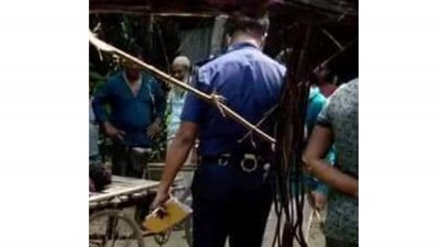 শেভ করার সময় স্বামীকে গলা কেটে হত্যা