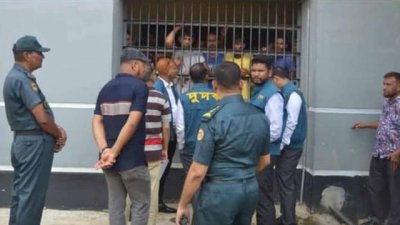ফেনী কারাগারে অভিযান চালায় দুদক