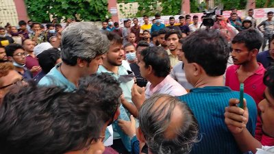 চট্টগ্রাম মেডিক্যাল কলেজ হাসপাতালে জোনায়েদ সাকি