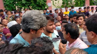 জোনায়েদ সাকির ওপর হামলার প্রতিবাদ প্রগতিশীল ছাত্র সংগঠনগুলোর