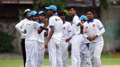 বৃষ্টির হানা: টসে নির্ধারিত হলো চার সেমিফাইনালিস্ট!