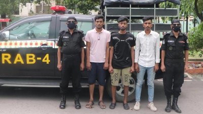 গ্রেফতার ‍তিন তরুণ