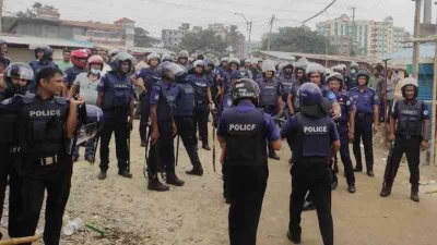 নারায়ণগঞ্জে পুলিশ-বিহারি সংঘর্ষ, আসামি তিন শতাধিক