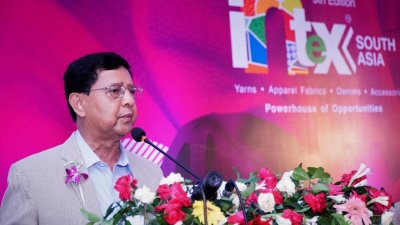 প্রদর্শনীর উদ্বোধন করেন বস্ত্র ও পাটমন্ত্রী গোলাম দস্তগীর গাজী