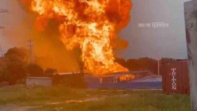 আদমজী ইপিজেডে নির্মাণাধীন ভবনে আগুন