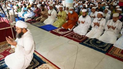বায়তুল মোকাররম জাতীয় মসজিদে দোয়া ও মোনাজাত