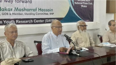 বক্তব্য দিচ্ছেন বিএনপির স্থায়ী কমিটির সদস্য খন্দকার মোশাররফ হোসেন