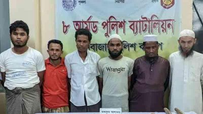 অস্ত্রসহ আটক ছয় রোহিঙ্গা ডাকাত