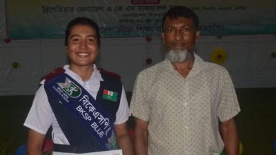 আর্চার দিয়া সিদ্দিকী (বাঁয়ে)