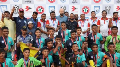 পাইওনিয়ার ফুটবল লিগের শিরোপা জিতেছে বরিশাল ফুটবল একাডেমি।