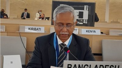 প্রস্তাবটি উপস্থাপন করছেন রাষ্ট্রদূত মো. মোস্তাফিজুর রহমান