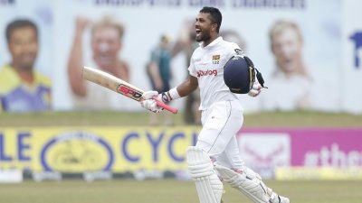 দিনেশ চান্ডিমালের ডাবল সেঞ্চুুরি উদযাপন