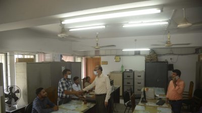 ছুটি শেষে অফিসে ঈদ শুভেচ্ছা বিনিময়