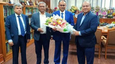 বাংলাদেশ ব্যাংকের নতুন গভর্নর আবদুর রউফ তালুকদারের সঙ্গে সৌজন্য সাক্ষাত করেন বিএসইসির চেয়ারম্যান অধ্যাপক শিবলী রুবাইয়াত-উল ইসলাম
