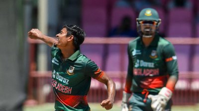 তাইজুল ইসলামের উইকেট উদযাপন