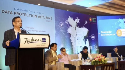 পরামর্শ সভায় বক্তব্য রাখছেন আইন, বিচার ও সংসদ বিষয়ক মন্ত্রী আনিসুল হক