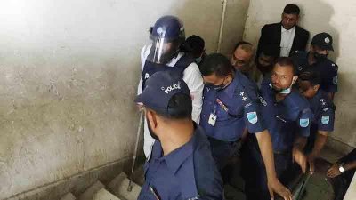 গাজীপুরের কাশিমপুর কারাগার থেকে মামুনুল হককে নারায়ণগঞ্জ আদালতে আনা হয়