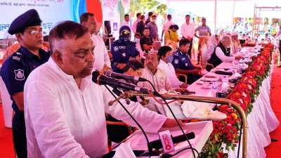 বগুড়ায় মাদক ও সন্ত্রাস বিরোধী সমাবেশে স্বরাষ্ট্রমন্ত্রী