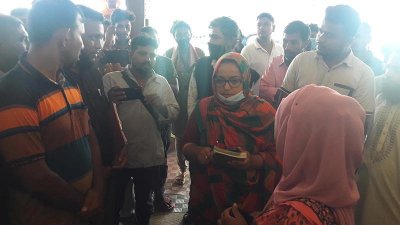রেল স্টেশনে ভোক্তা অধিকার সংরক্ষণ অধিদফতরের অভিযান
