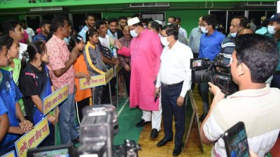 উডেন ফ্লোরের আধুনিকায়ন কাজের উদ্বোধন করেছেন ক্রীড়া প্রতিমন্ত্রী মো. জাহিদ আহসান রাসেল