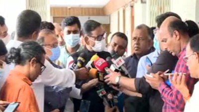 সাংবাদিকদের সঙ্গে কথা বলছেন ওবায়দুল কাদের