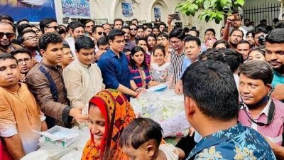 সজীব ওয়াজেদের জন্মদিনে পথশিশুদের খাবার বিতরণ 