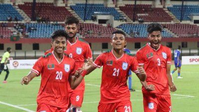 হ্যাটট্রিক করেছেন ২০ নম্বর জার্সি পরা মিরাজুল।