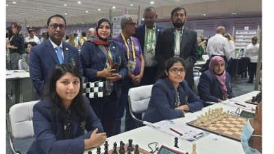 সবার বামে বসা নোশিন