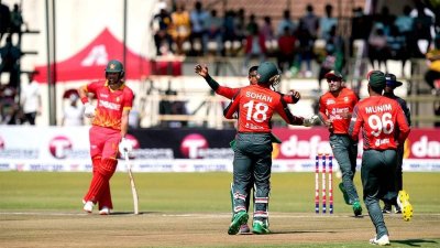 মোসাদ্দেকের ক্যারিয়ার সেরা বোলিংয়ের পরও ভালো সংগ্রহ জিম্বাবুয়ের