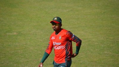 দ্বিতীয় ম্যাচে ক্যারিয়ার সেরা ৫ উইকেট নেওয়ায় অধিনায়কত্ব পেয়েছেন মোসাদ্দেক।