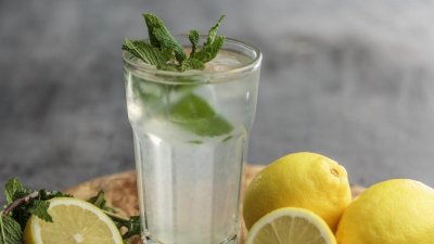 দিন শুরু করুন লেবু পানিতে, জেনে নিন ৫ উপকারিতা