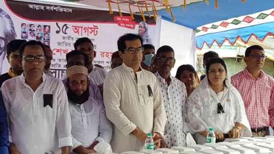 যশোরের খড়কী কবরস্থান মোড়ে জাতীয় শোক দিবসের আলোচনা ও দরিদ্রদের মাঝে খাবার বিতরণ অনুষ্ঠানে সংসদ সদস্য কাজী নাবিল