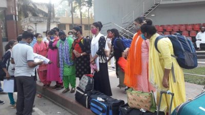 দুই বছর সাজাভোগ শেষে দেশে ফিরেছেন ভারতে পাচার হওয়া আট বাংলাদেশি নারী