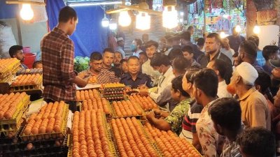 ডিমের দোকানে অভিযান