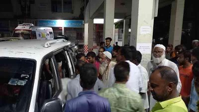 স্বামীর মোটরসাইকেল থেকে পড়ে প্রাণ গেলো গৃহবধূর