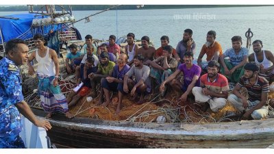 উদ্ধার হওয়া জেলেরা