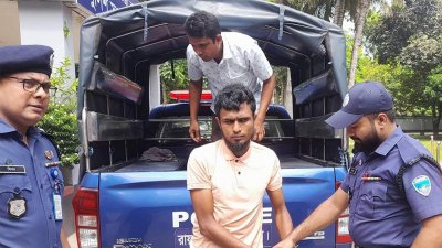 স্ত্রীকে ছুুরিকাঘাতে হত্যা, চট্টগ্রামে পালিয়েছিল খোকন 