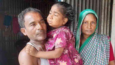 সংসার খরচ চালিয়ে অসুস্থ রিপার চিকিৎসা খরচ জোগাতে পারছেন না বাবা
