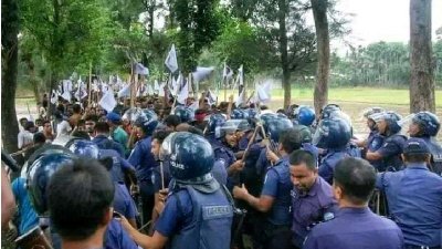 বাঁশখালীতে বিএনপির সঙ্গে সংঘর্ষে ১৫ পুলিশসহ আহত ৪৫ 