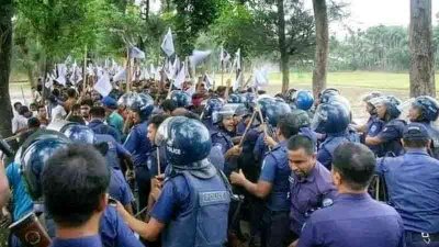 চট্টগ্রামের বাঁশখালী উপজেলায় শুক্রবার বিকালে বিএনপি নেতাকমীদের সঙ্গে পুলিশের সংঘর্ষ হয়