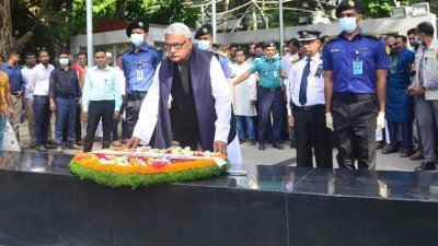 বঙ্গবন্ধুর প্রতিকৃতিতে নবনির্বাচিত ডেপুটি স্পিকারের শ্রদ্ধা