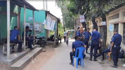 ফতুল্লায় আধিপত্য বিস্তারকে কেন্দ্র করে দুই পক্ষের সংঘর্ষে পুলিশসহ ১২ জন আহত