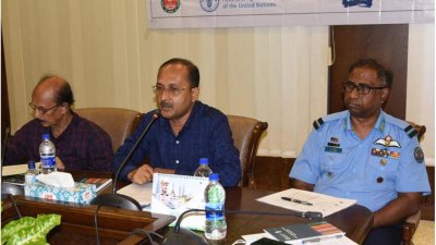 বৈঠকে বক্তব্য দিচ্ছেন ডিএসসিসির প্রধান নির্বাহী কর্মকর্তা ফরিদ আহাম্মদ