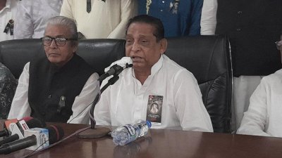 আলোচনা সভায় বক্তব্য দিচ্ছেন মোফাজ্জল হোসেন চৌধুরী মায়া