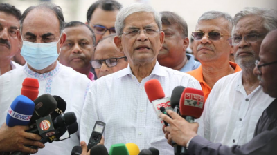 কথা বলছেন বিএনপির মহাসচিব মির্জা ফখরুল ইসলাম আলমগীর (ছবি: নাসিরুল ইসলাম)