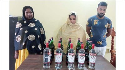 মদসহ আটক তিন ভারতীয় নাগরিক